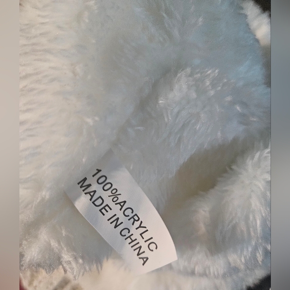 J&M UGG Logo Warm Hat - Picture 4 of 4